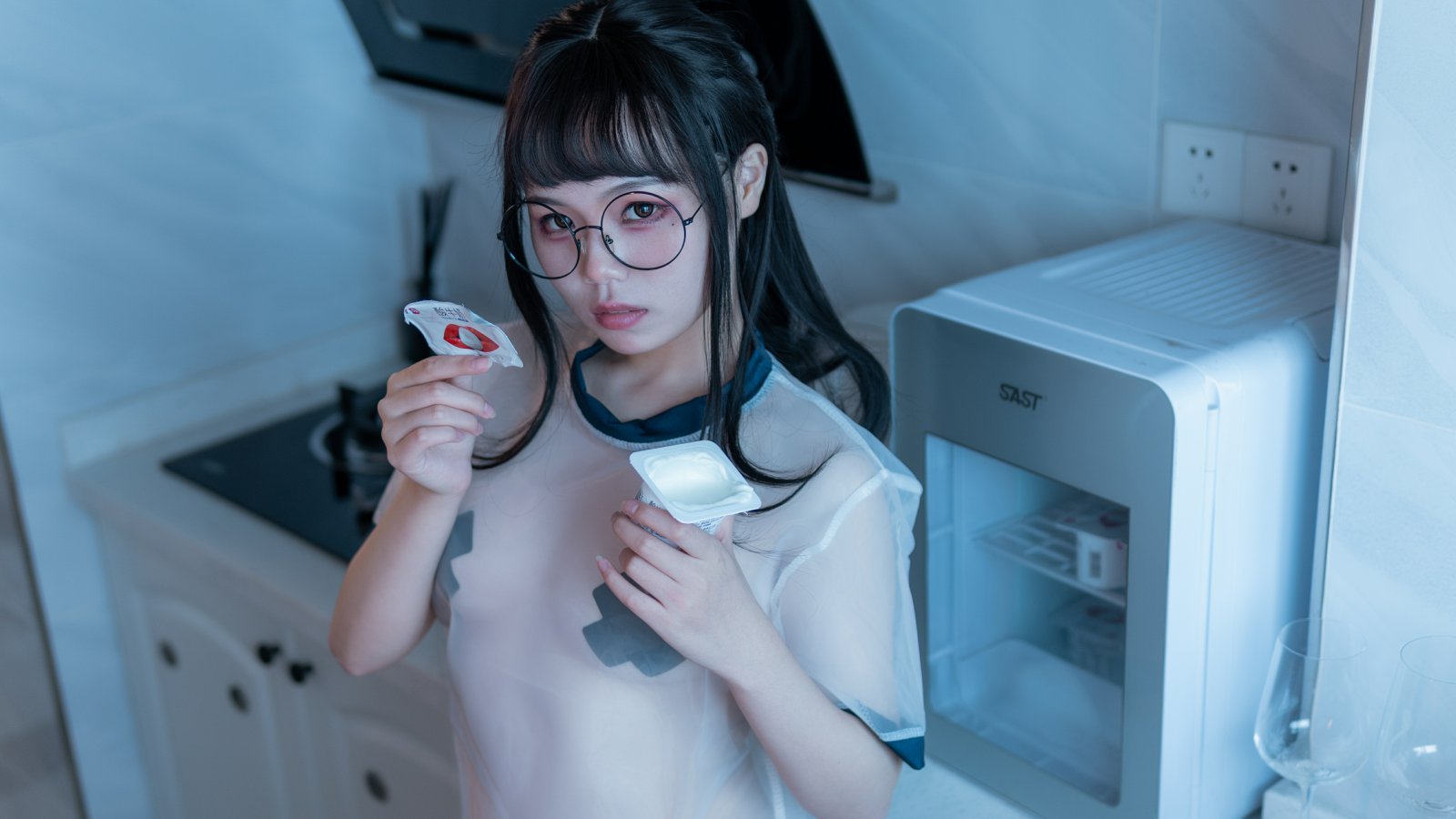 七月喵子 - 喝酸奶的眼镜娘